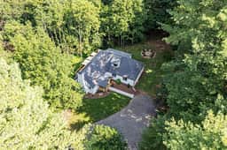 Wooded Oasis, HotTub, Sauna, GameRoom, 15min 2 AVL - Image 4