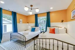 NashOasis 10 Min to DT, Gameroom, Huge Yard - Image 2