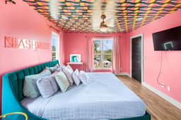 Ultimate Bach 10min to DT IG Walls Every Room - Image 5