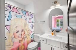 Ultimate Bach 10min to DT IG Walls Every Room - Image 3