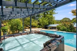 HotTub, FirePit, Pets, Pool Table, Outdoor Dining - Image 3
