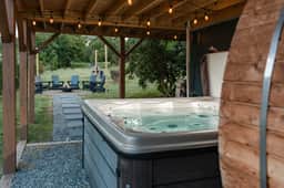 Sauna & Hot Tub Chalet with Game Room, 6BR - Image 4