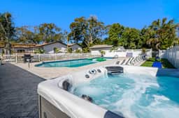 12BR Estate w Pool, Spa, Game Rooms - Image 2
