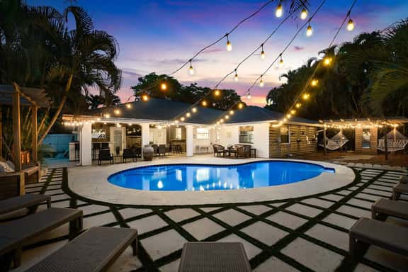 6BR West Palm Oasis • Heated Pool & Mini Golf - Image 1