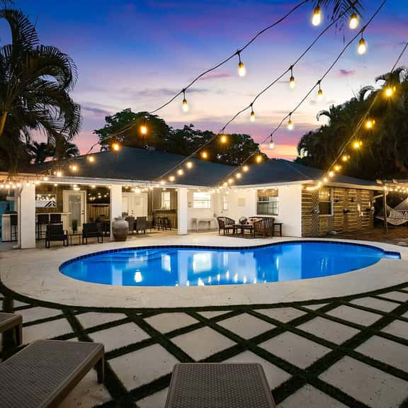 6BR West Palm Oasis • Heated Pool & Mini Golf - Image 1