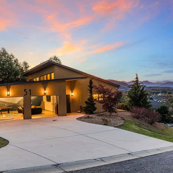 360Mtn Views, OutdoorTheatre, Hottub, Sauna, GmRm - Image 1