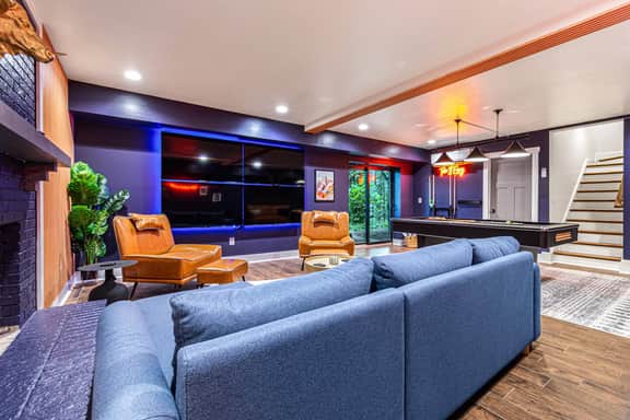 Wooded Oasis, HotTub, Sauna, GameRoom, 15min 2 AVL - Image 2