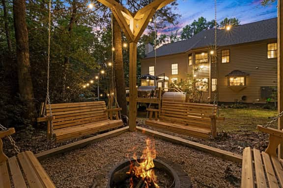 Epic BnB:GolfSim, Theatre, Speakeasy, Sauna+Hottub - Image 4