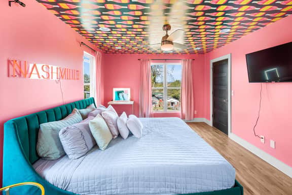 Ultimate Bach 10min to DT IG Walls Every Room - Image 5