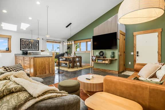 360Mtn Views, OutdoorTheatre, Hottub, Sauna, GmRm - Image 3