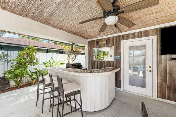 Sleeps 16•HtdPool•Hammocks MiniGolf•Grill - Image 3